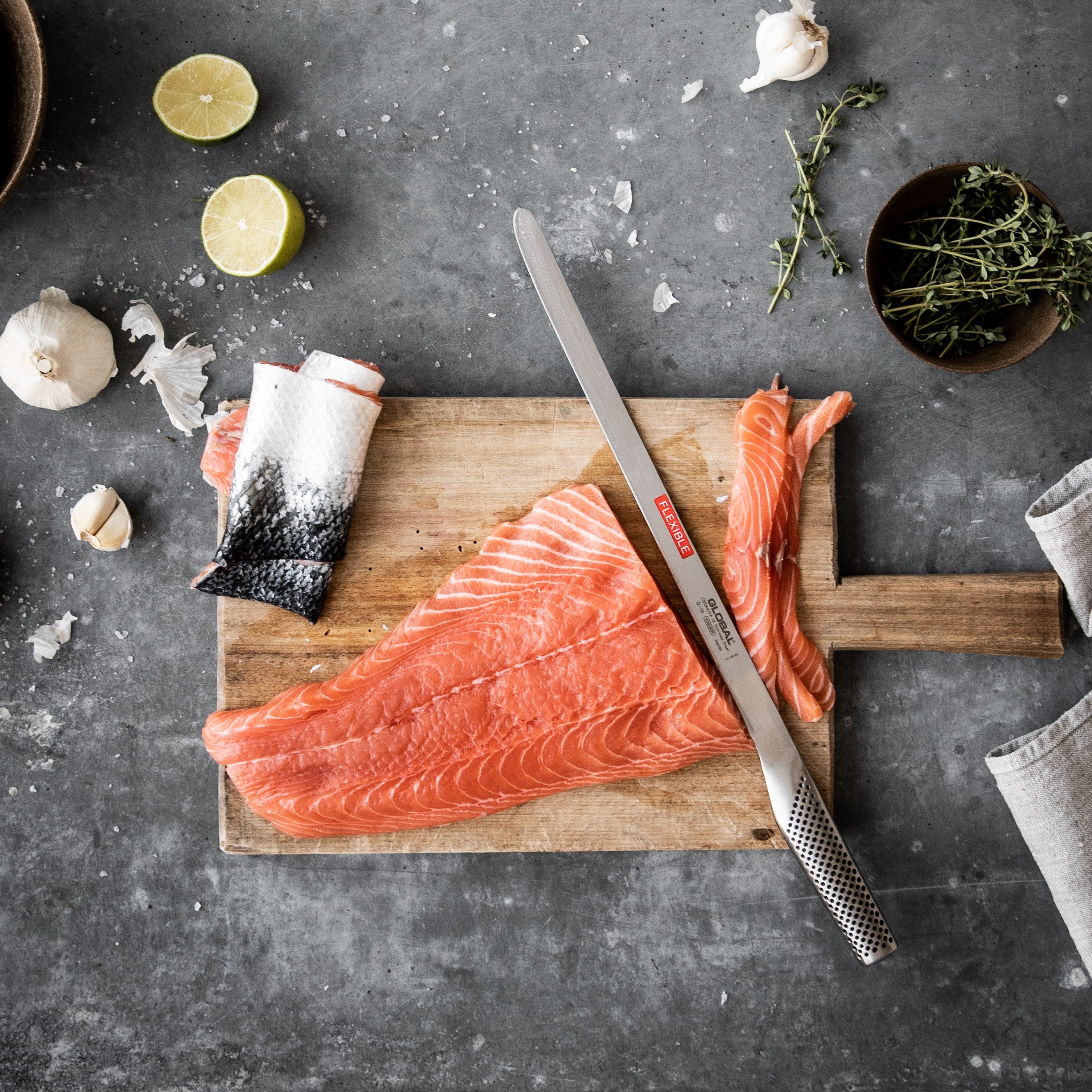 GLOBAL 12-Inch Ham & Salmon Slicer | Flexible Japanese Steel Knife