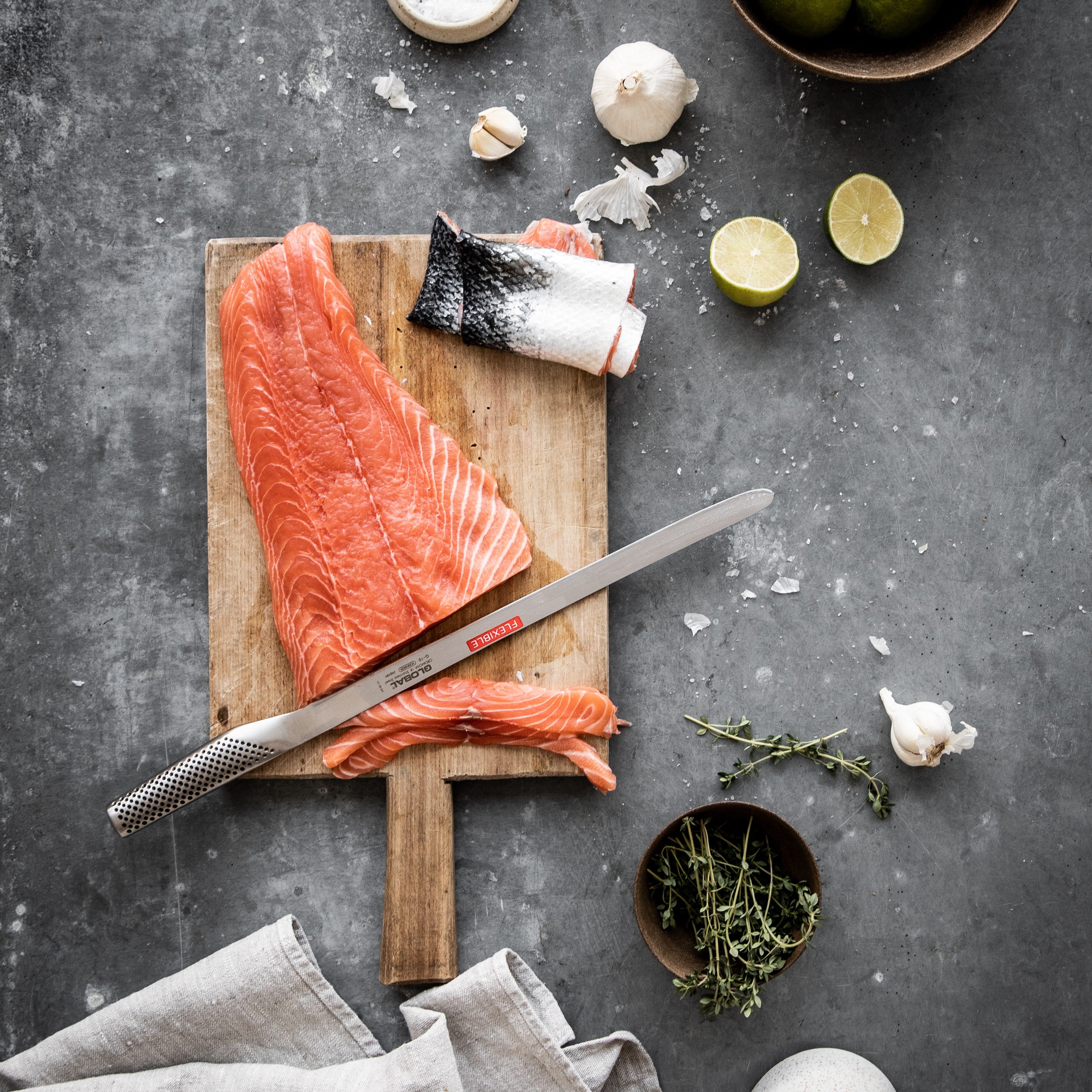 GLOBAL 12-Inch Ham & Salmon Slicer | Flexible Japanese Steel Knife