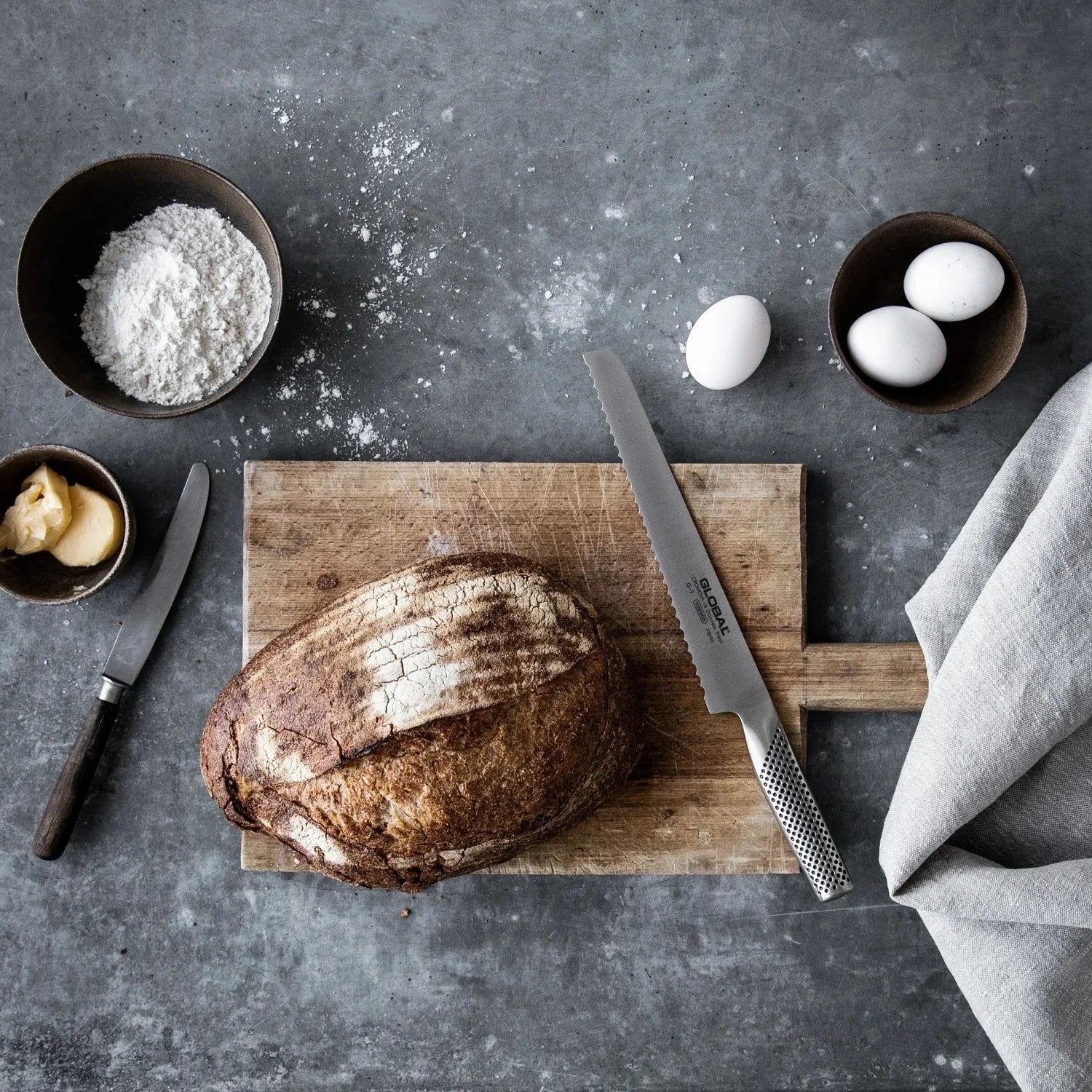 GLOBAL Bread Knife 22cm (8.5") – CROMOVA 18 Stainless Steel Serrated Blade