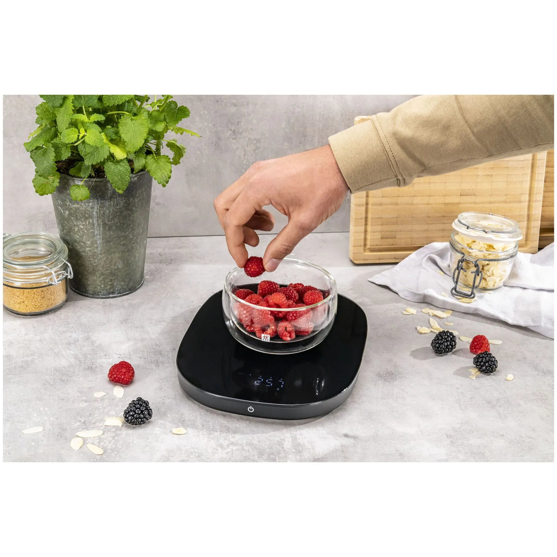 ZWILLING Enfinigy Digital Kitchen Scale - Wireless Charging | Black