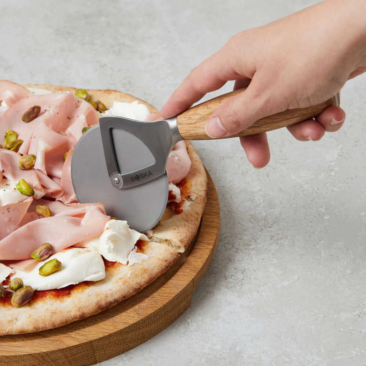 BOSKA Oslo+ Pizza Wheel | Brown Oak Wood