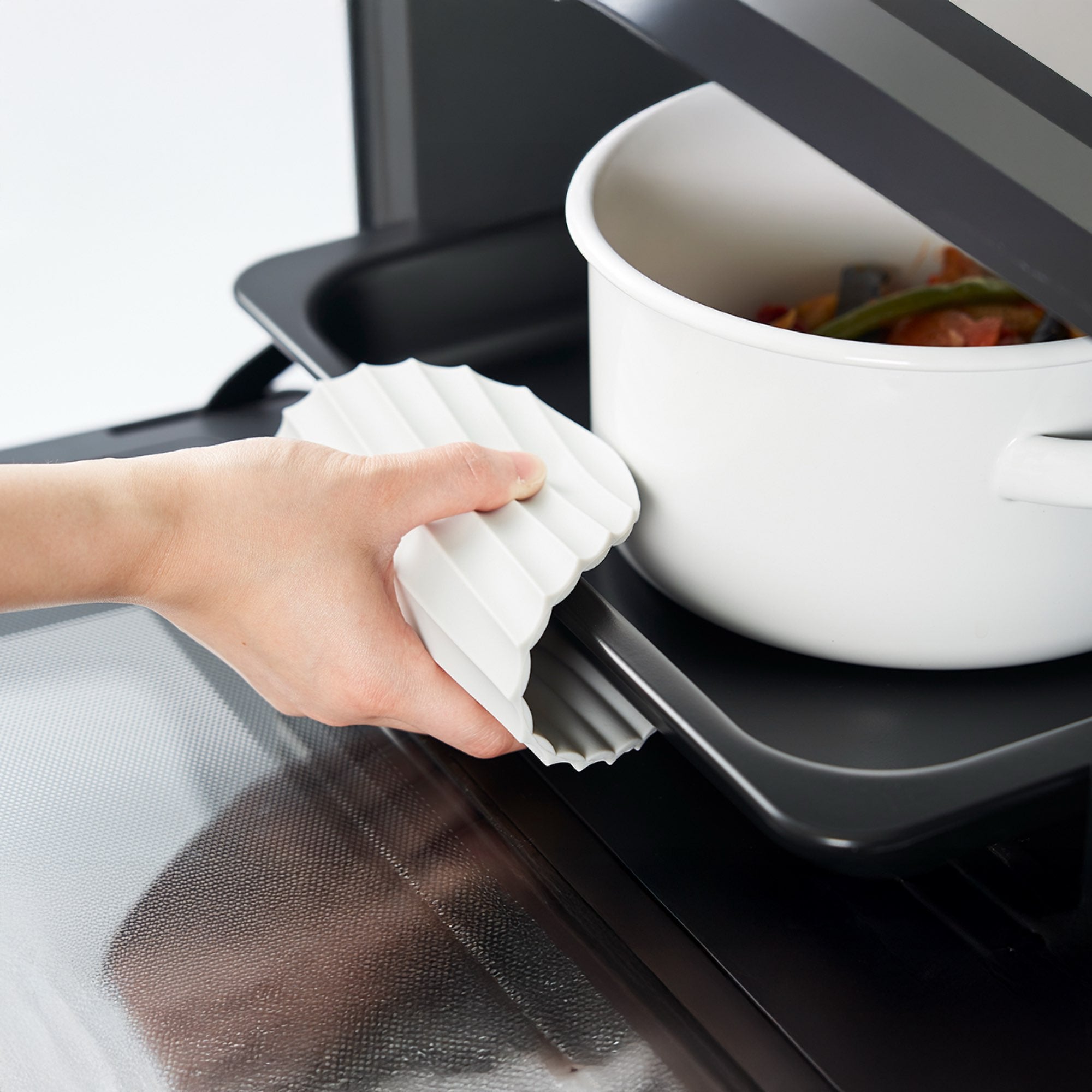 Eatoco Nami Silicone Pot Holder Mat – Heat-Resistant & Non-Slip - Light Grey