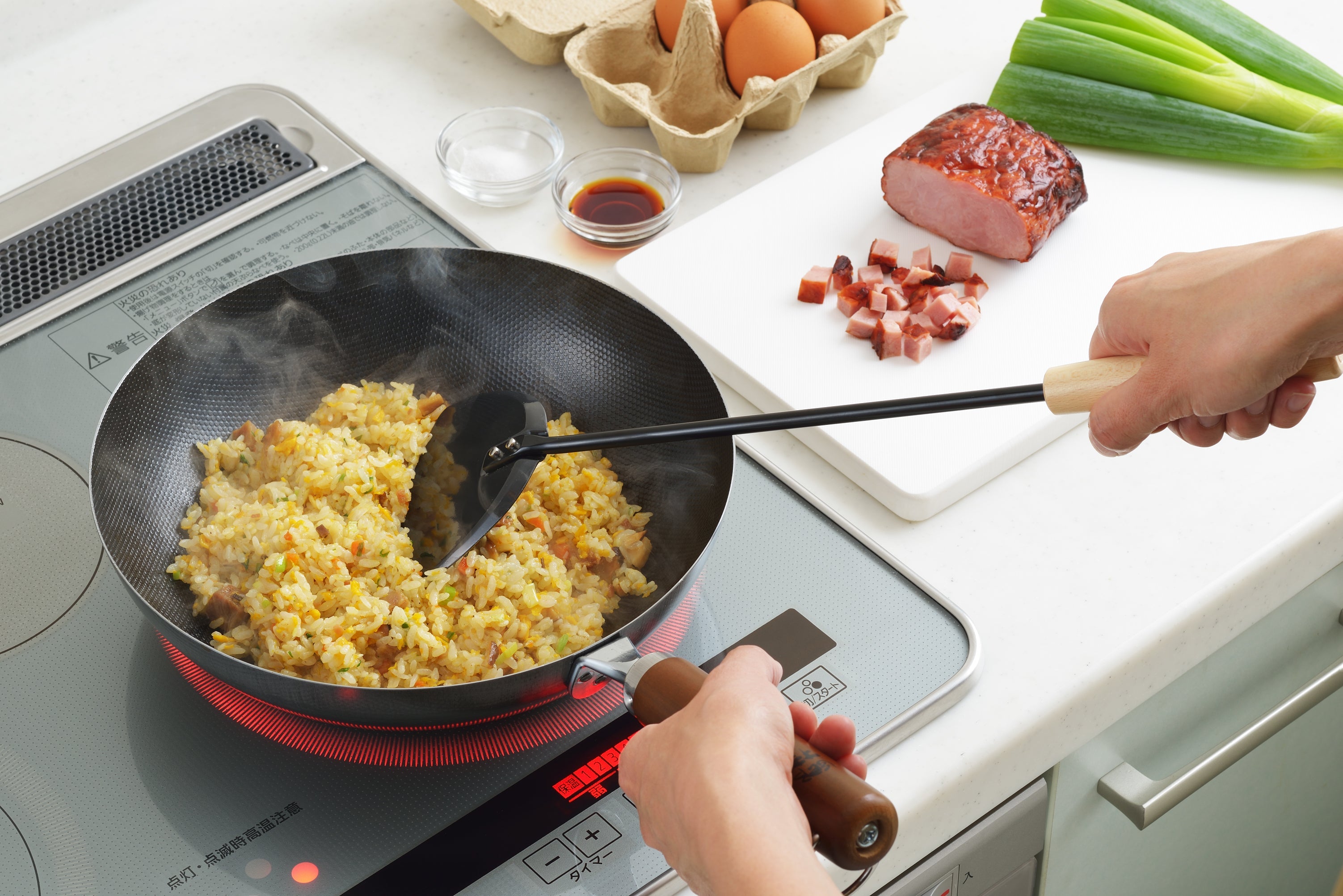 cooking Chinese Metal Spatula on induction cooker 