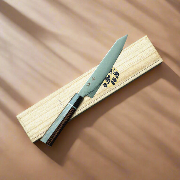 Seki Kanetsugu ZUIUN knife presented on its box